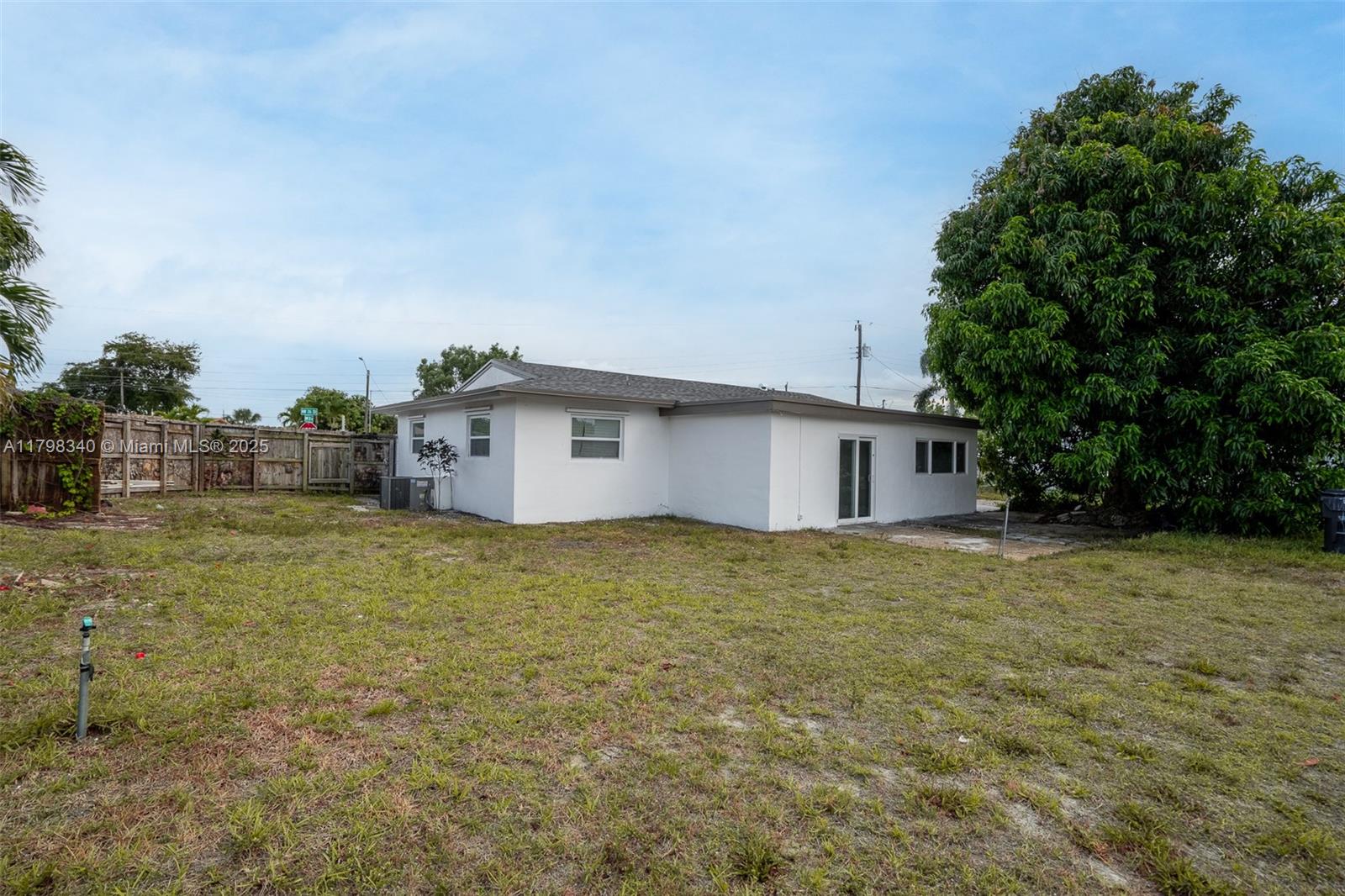 LAUDERDALE LAKES EAST GAT - Residential