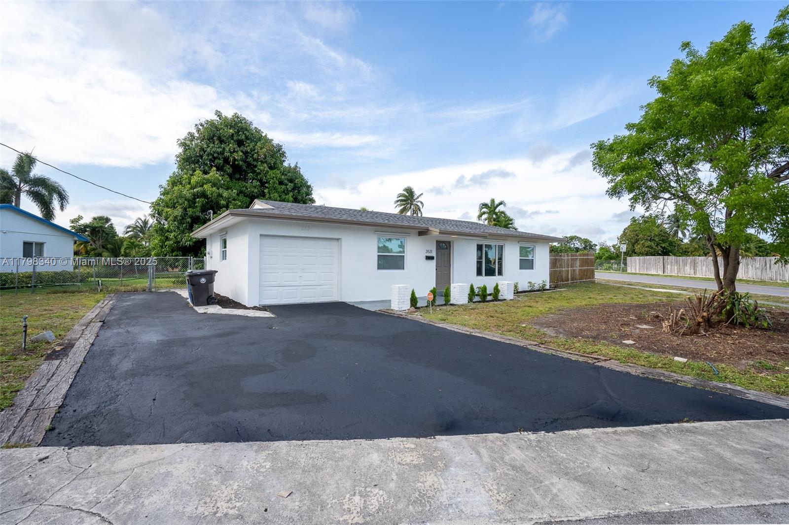 LAUDERDALE LAKES EAST GAT - Residential