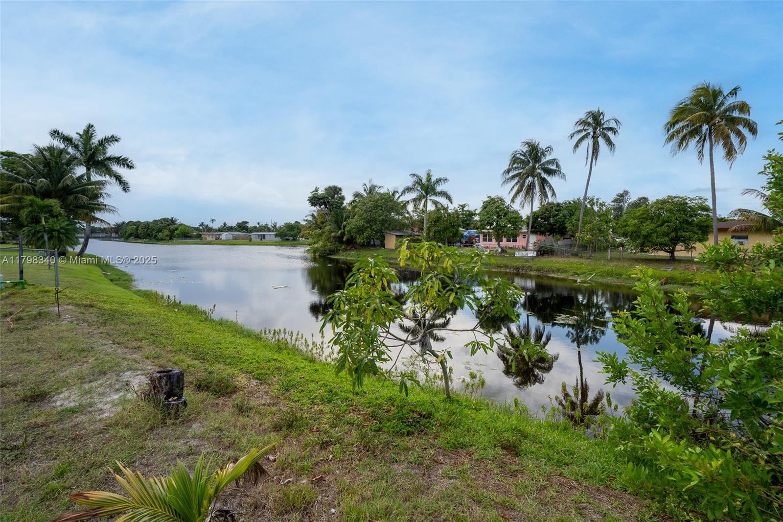 LAUDERDALE LAKES EAST GAT - Residential