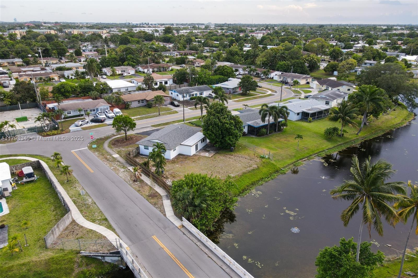 LAUDERDALE LAKES EAST GAT - Residential
