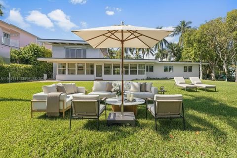 Photo of 4 Harbor Pt, Key Biscayne, FL 33149 (MLS # A11947414)