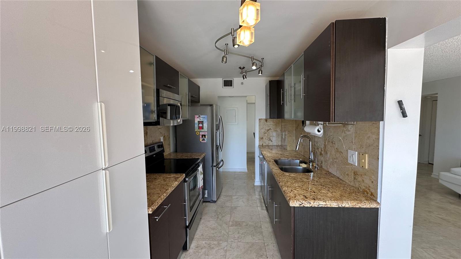 WINSTON TOWERS 600 CONDO - Residential Lease