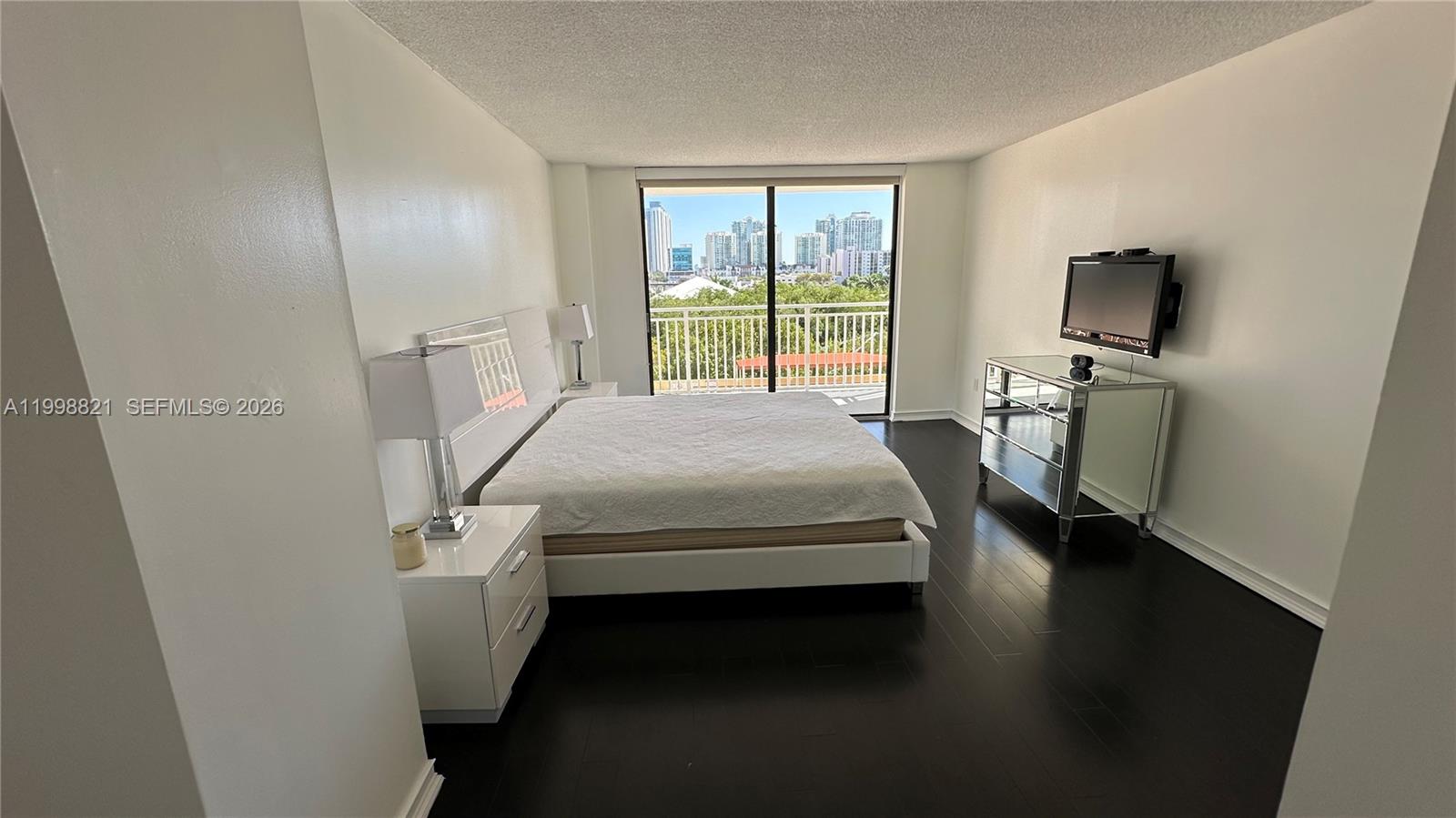WINSTON TOWERS 600 CONDO - Residential Lease