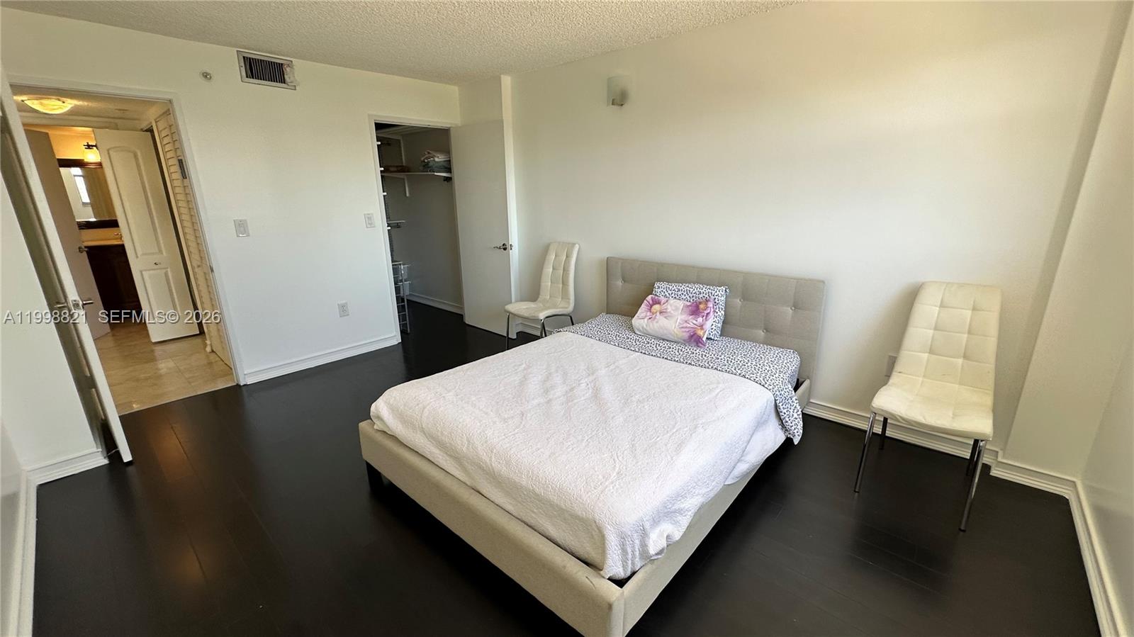 WINSTON TOWERS 600 CONDO - Residential Lease