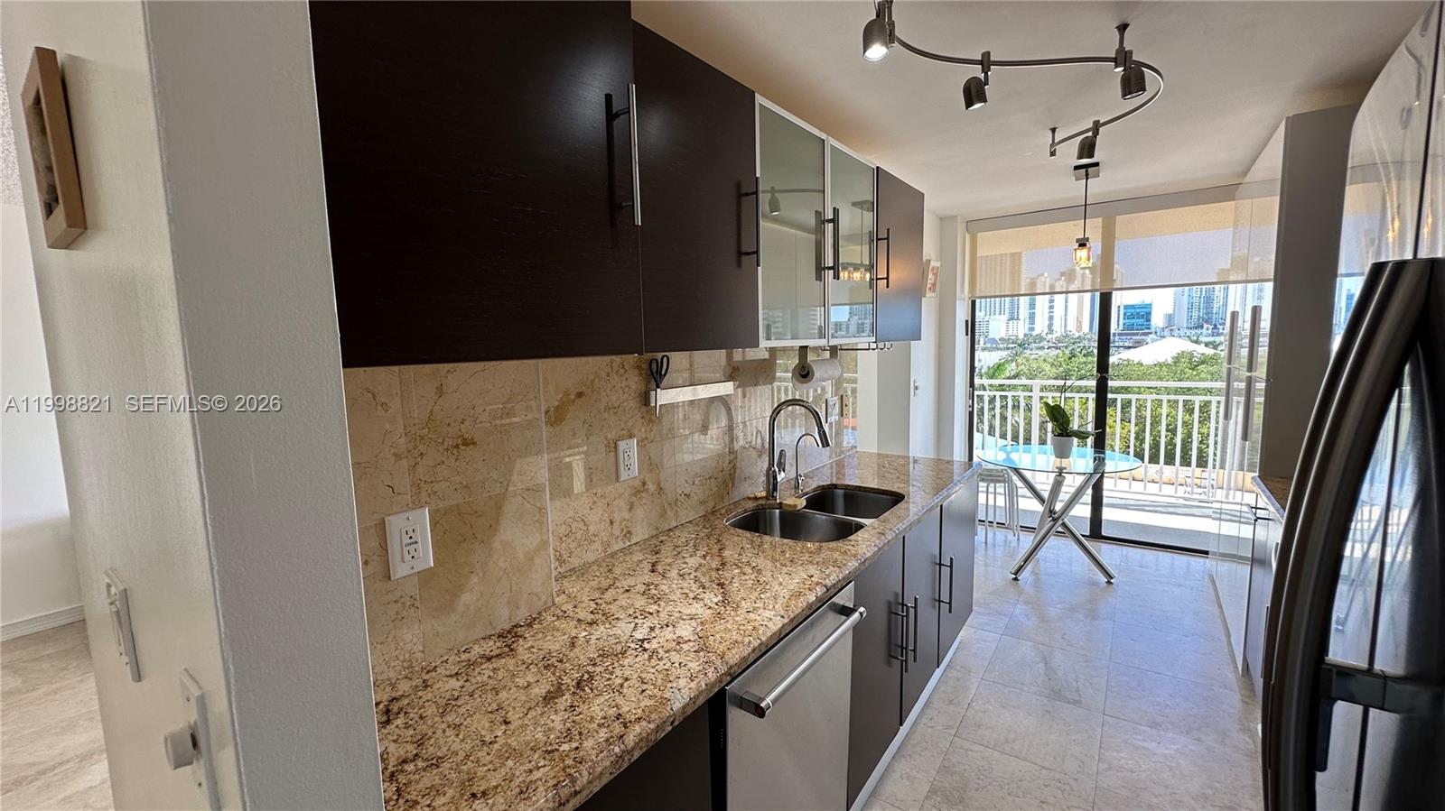 WINSTON TOWERS 600 CONDO - Residential Lease