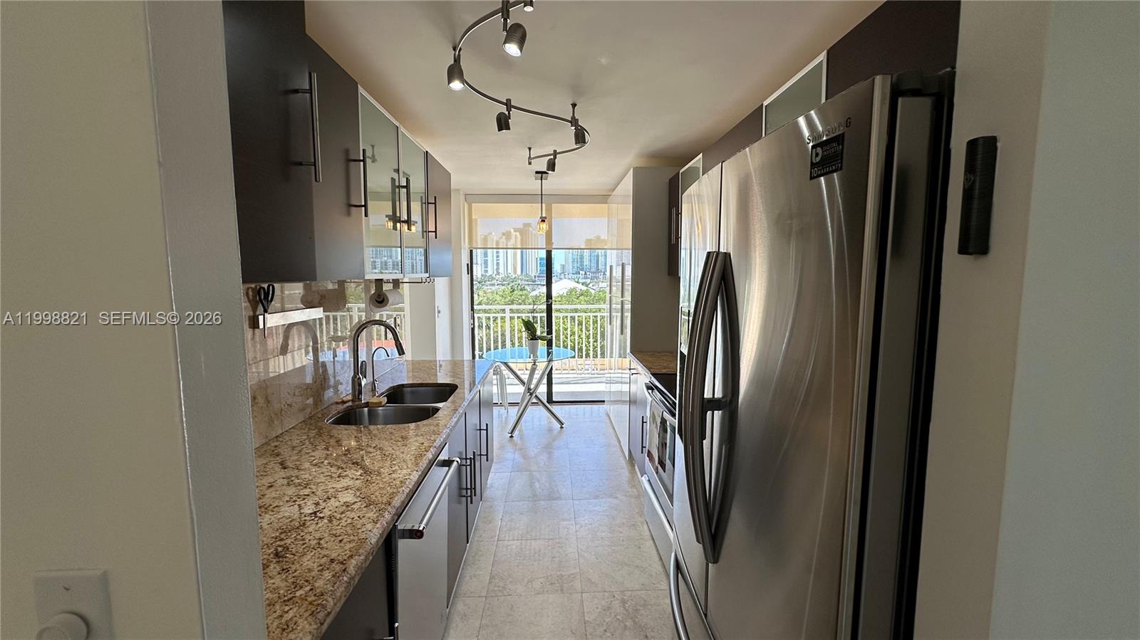 WINSTON TOWERS 600 CONDO - Residential Lease