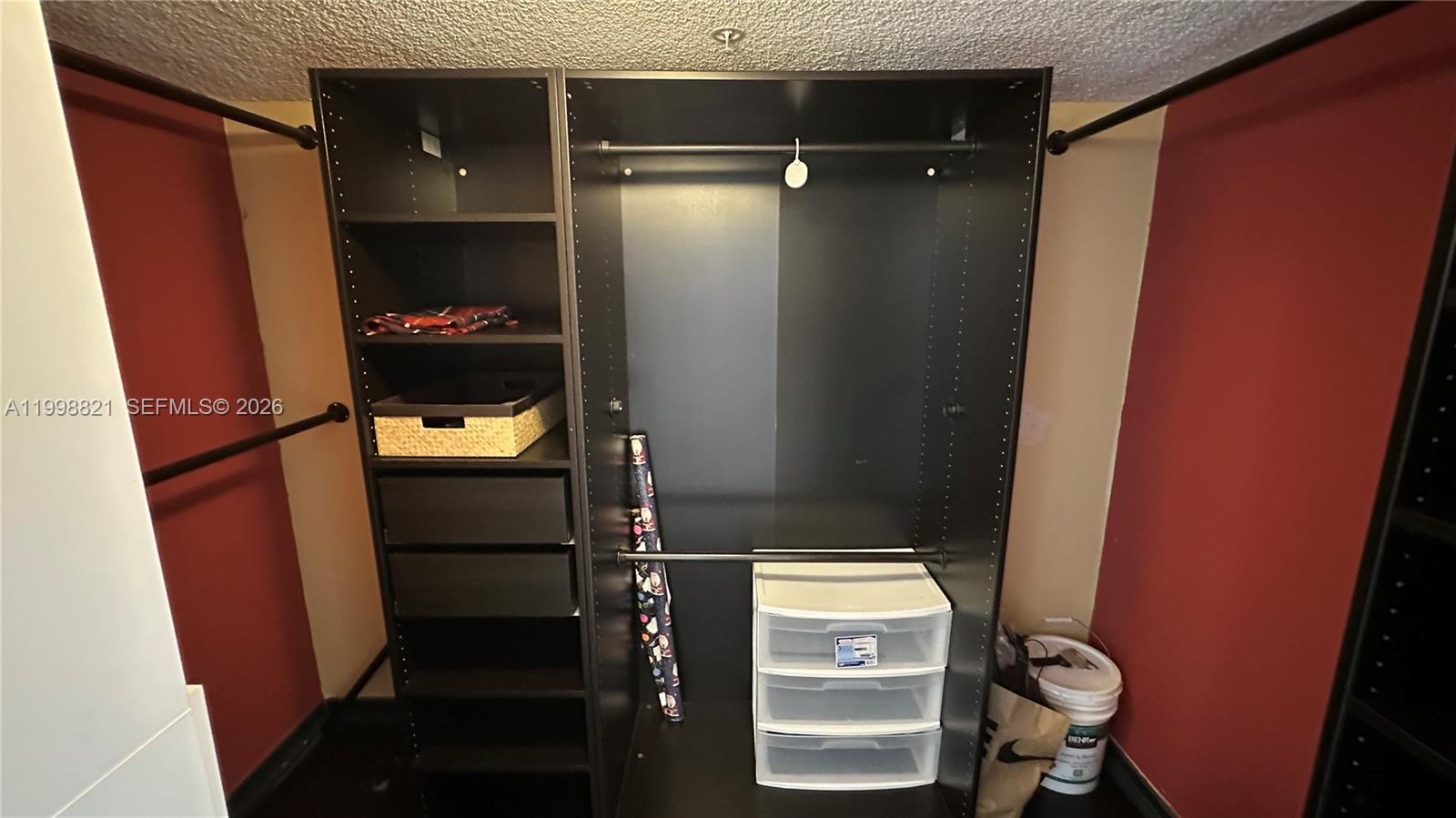 WINSTON TOWERS 600 CONDO - Residential Lease
