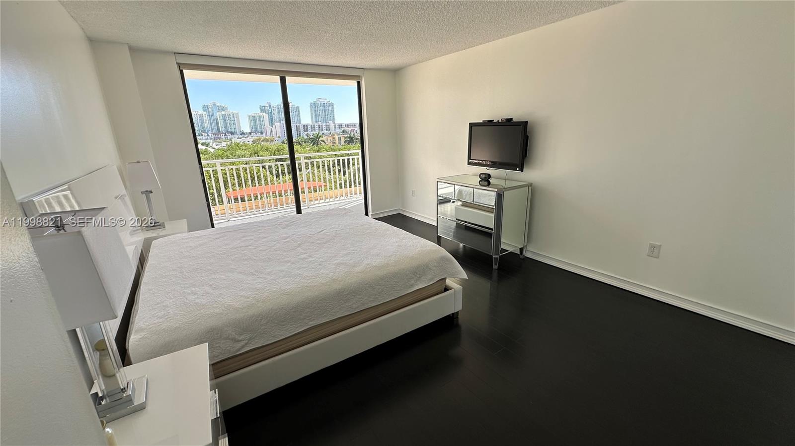 WINSTON TOWERS 600 CONDO - Residential Lease