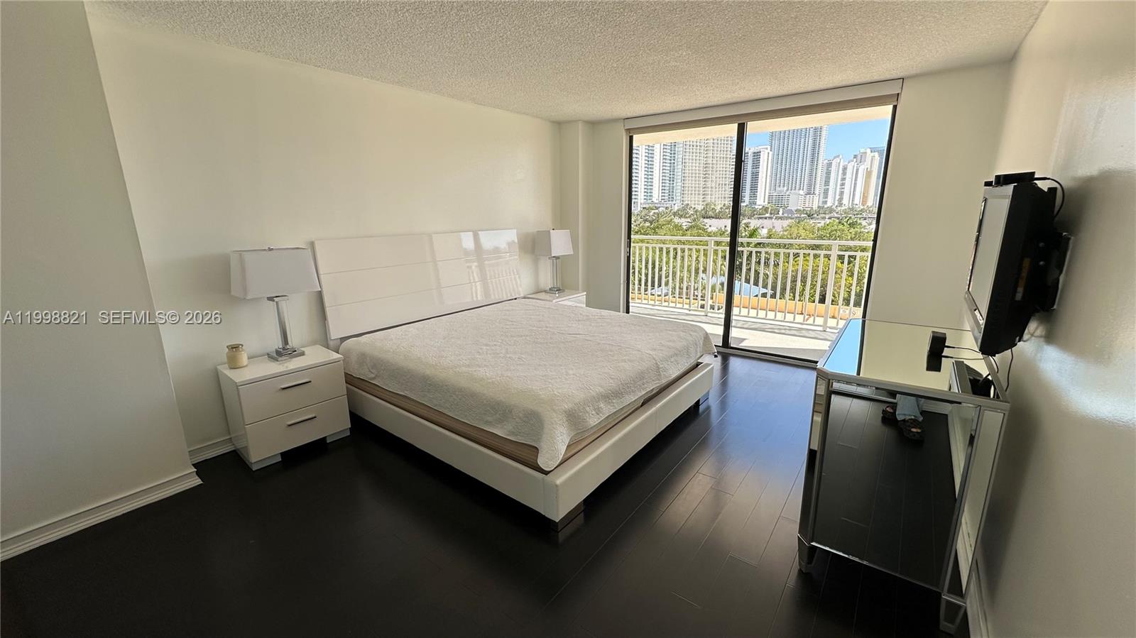 WINSTON TOWERS 600 CONDO - Residential Lease