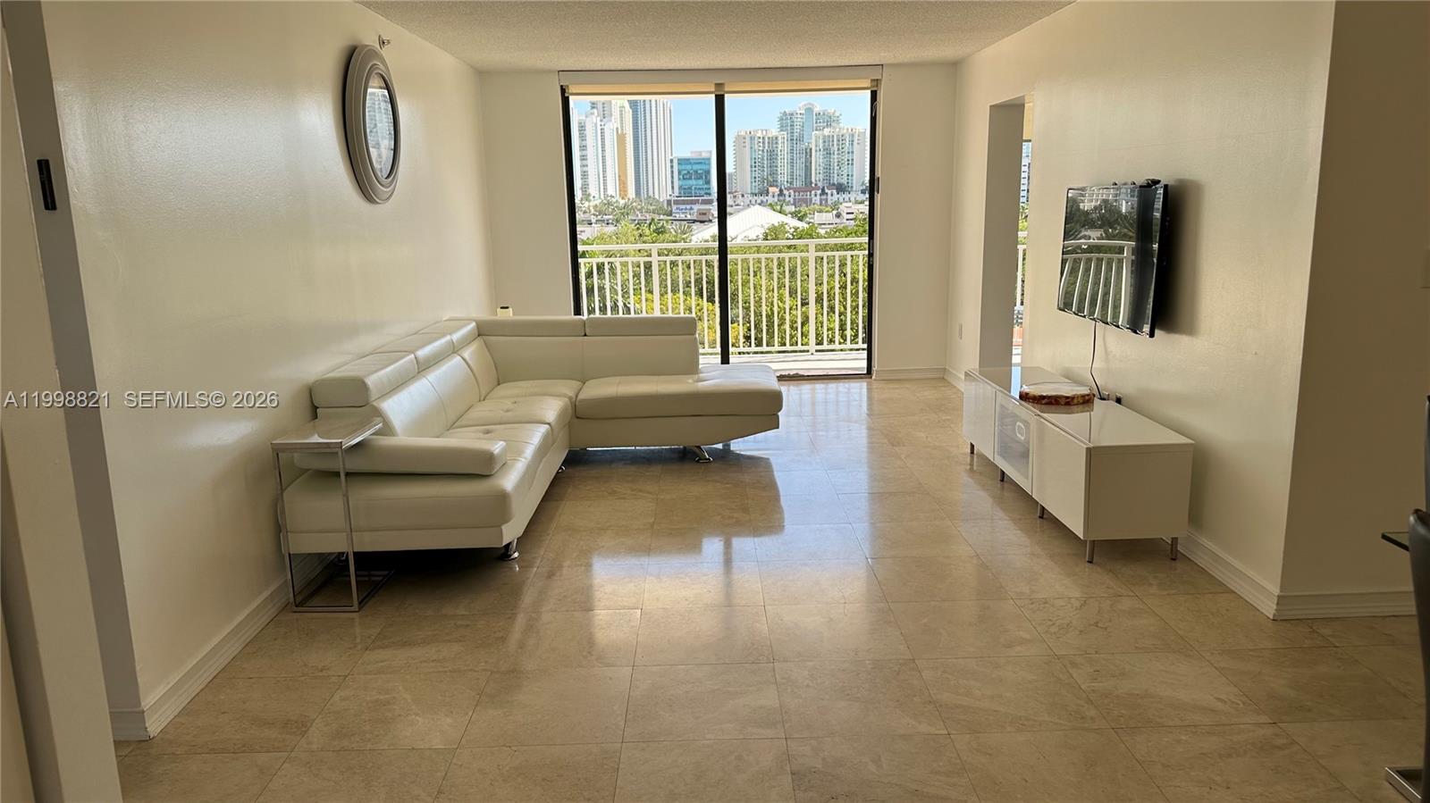 WINSTON TOWERS 600 CONDO - Residential Lease