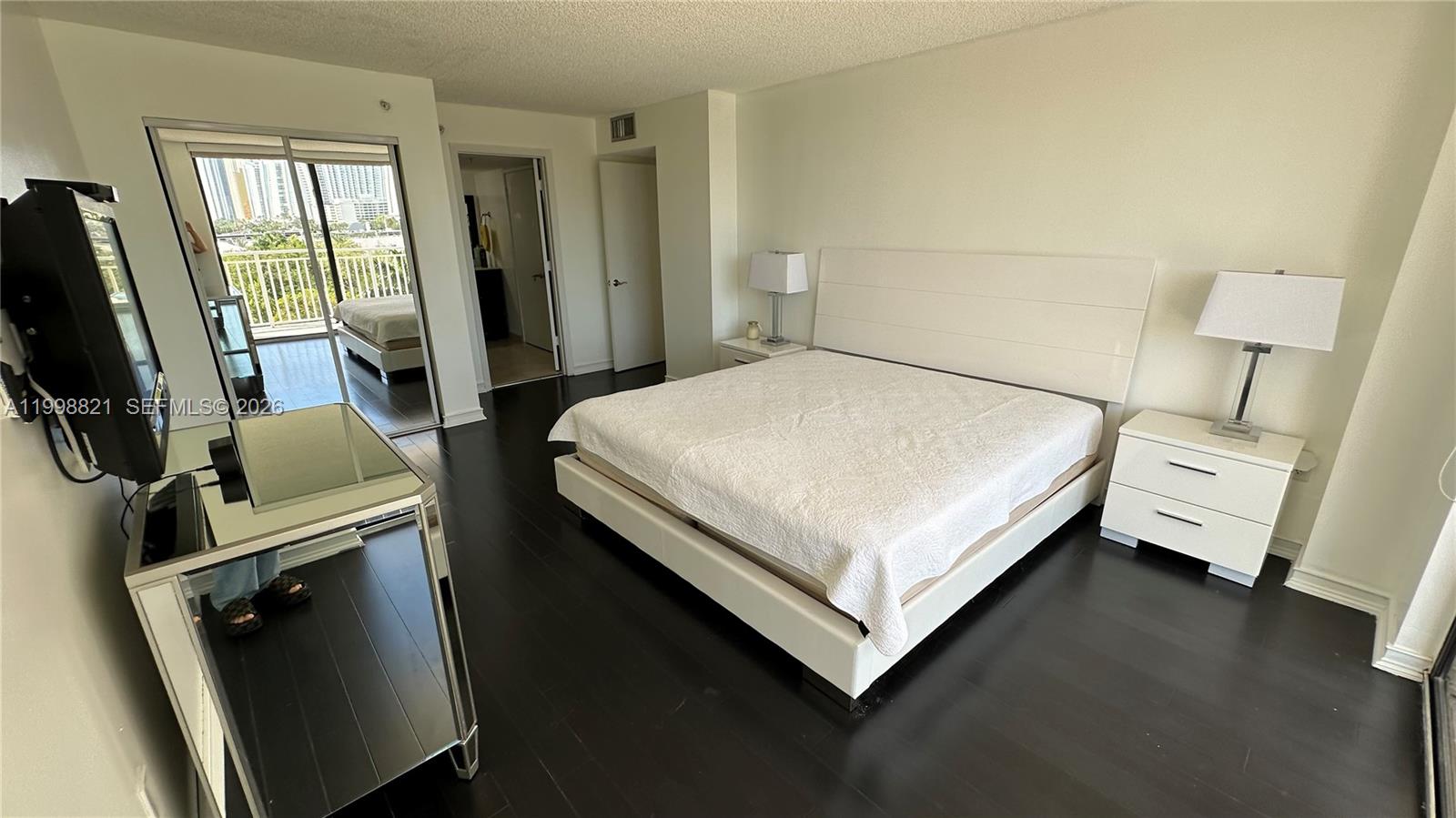 WINSTON TOWERS 600 CONDO - Residential Lease