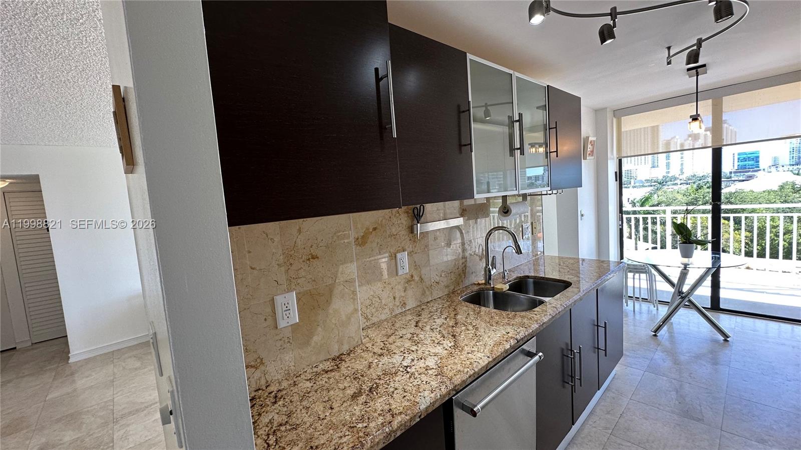 WINSTON TOWERS 600 CONDO - Residential Lease