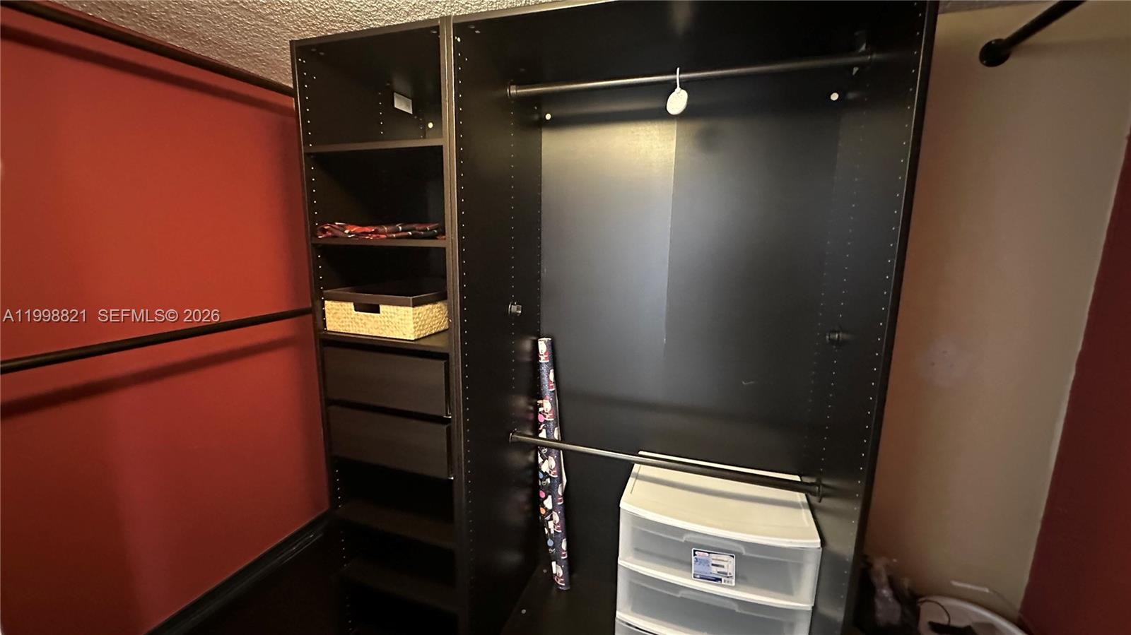 WINSTON TOWERS 600 CONDO - Residential Lease