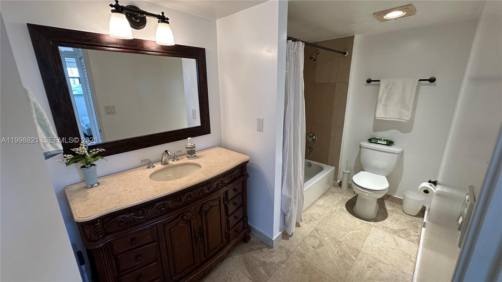 WINSTON TOWERS 600 CONDO - Residential Lease