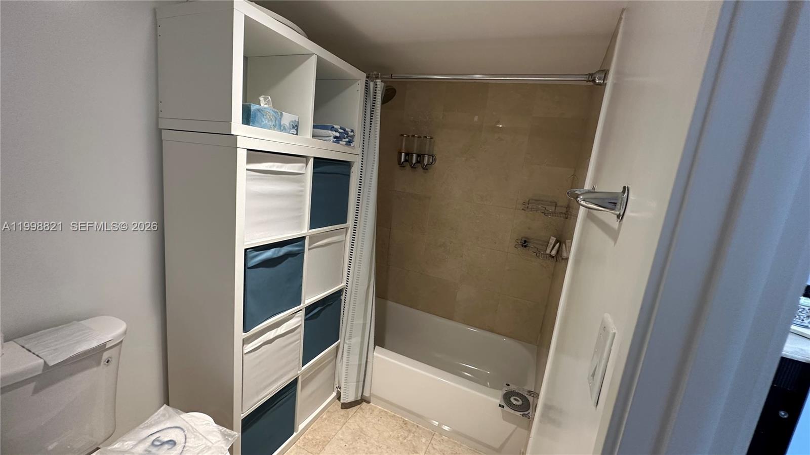 WINSTON TOWERS 600 CONDO - Residential Lease
