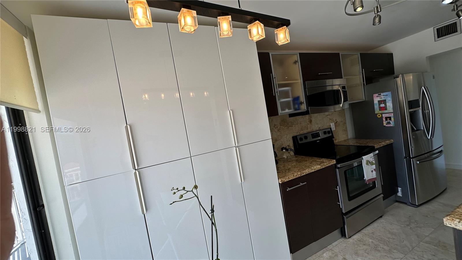 WINSTON TOWERS 600 CONDO - Residential Lease