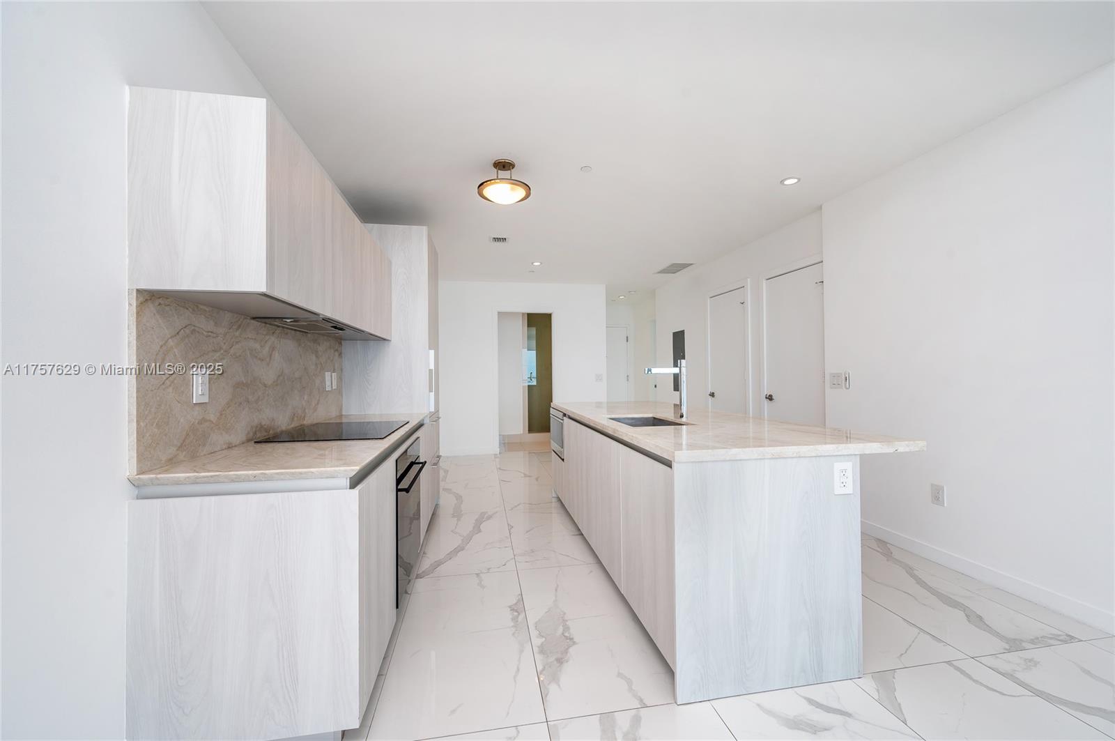 480 NE 31st St 3903