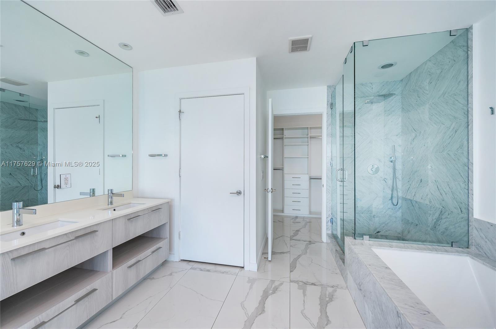 GRAN PARAISO CONDO - Residential