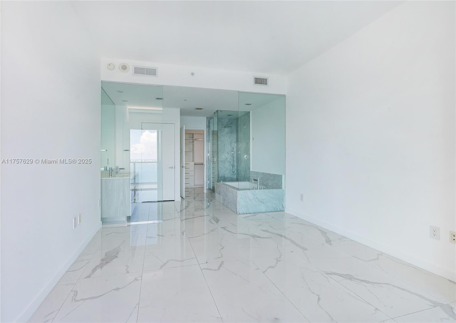 GRAN PARAISO CONDO - Residential