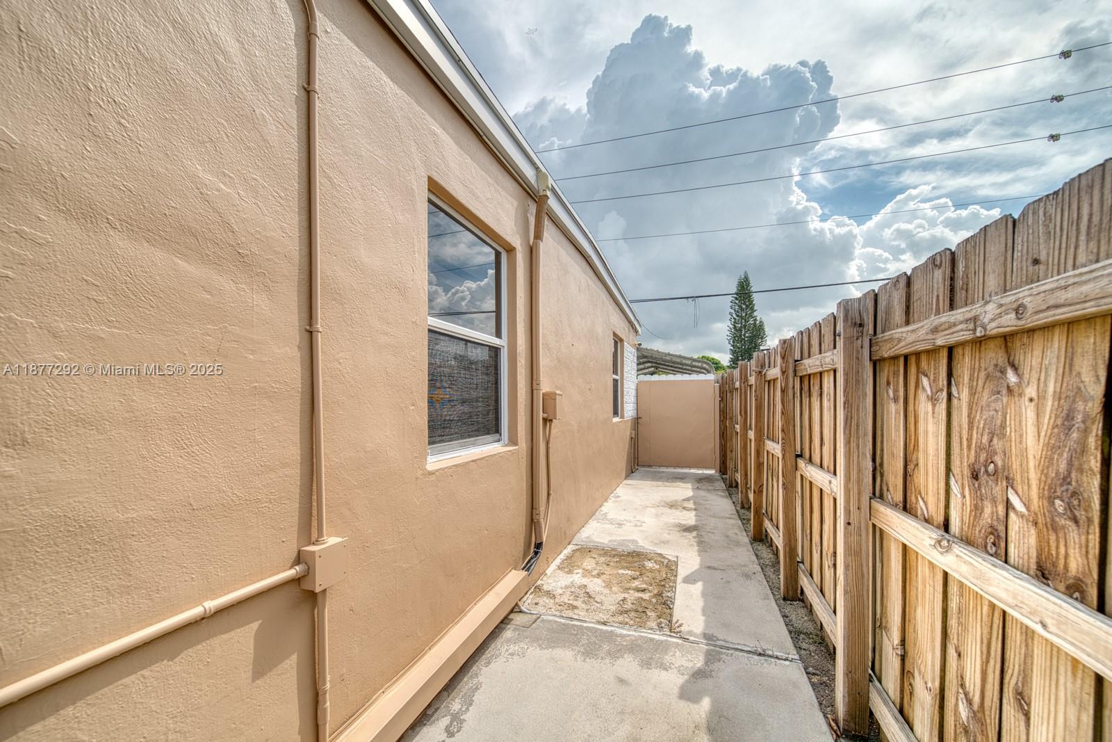 INGLESIDE PARK - Residential