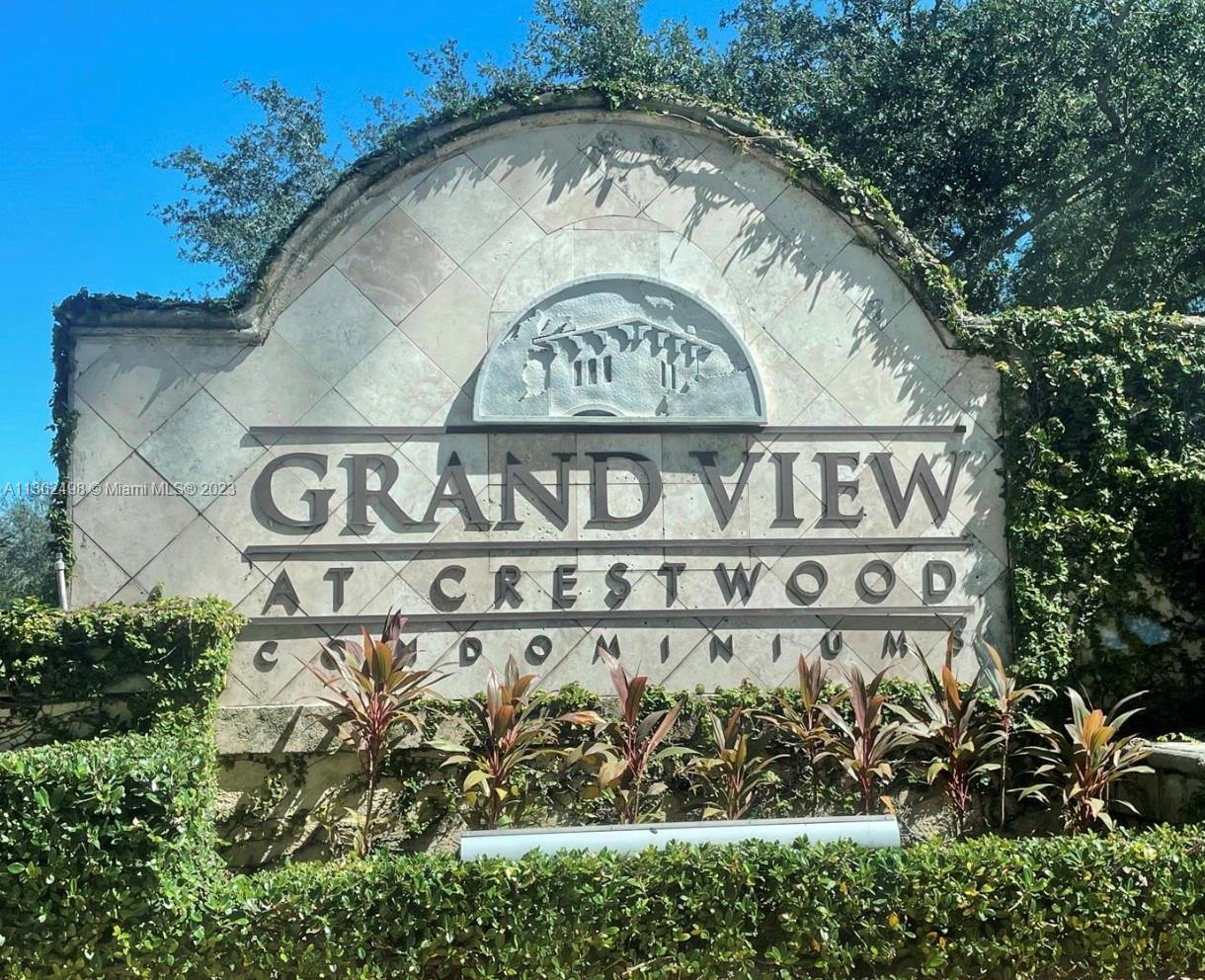 Amazing and remodeled 3 beds 2 bath, CORNER UNIT with garage, in front of the Pool, washer and dryer in the unit. Clubhouse/Large pool off the clubhouse, Amazing Location! Walking distance from Publix, Walgreens, ABC wine, 7-11, Fast Food and Restaurants, Just a few miles to Polo, South Florida Fairgrounds, Lion Country Safari and several parks and boardwalks. And just a few more to the Palm Beach zoo and museum and a minute more and you are at the beach!. Rent included water.
