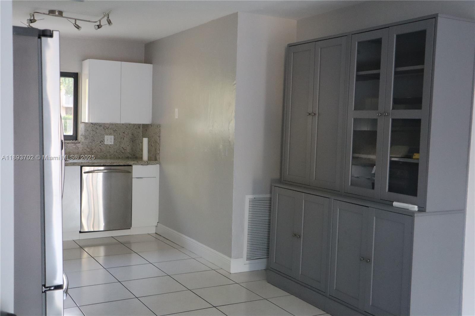 GATELAND RESIDENTIAL PLAT - Residential Lease