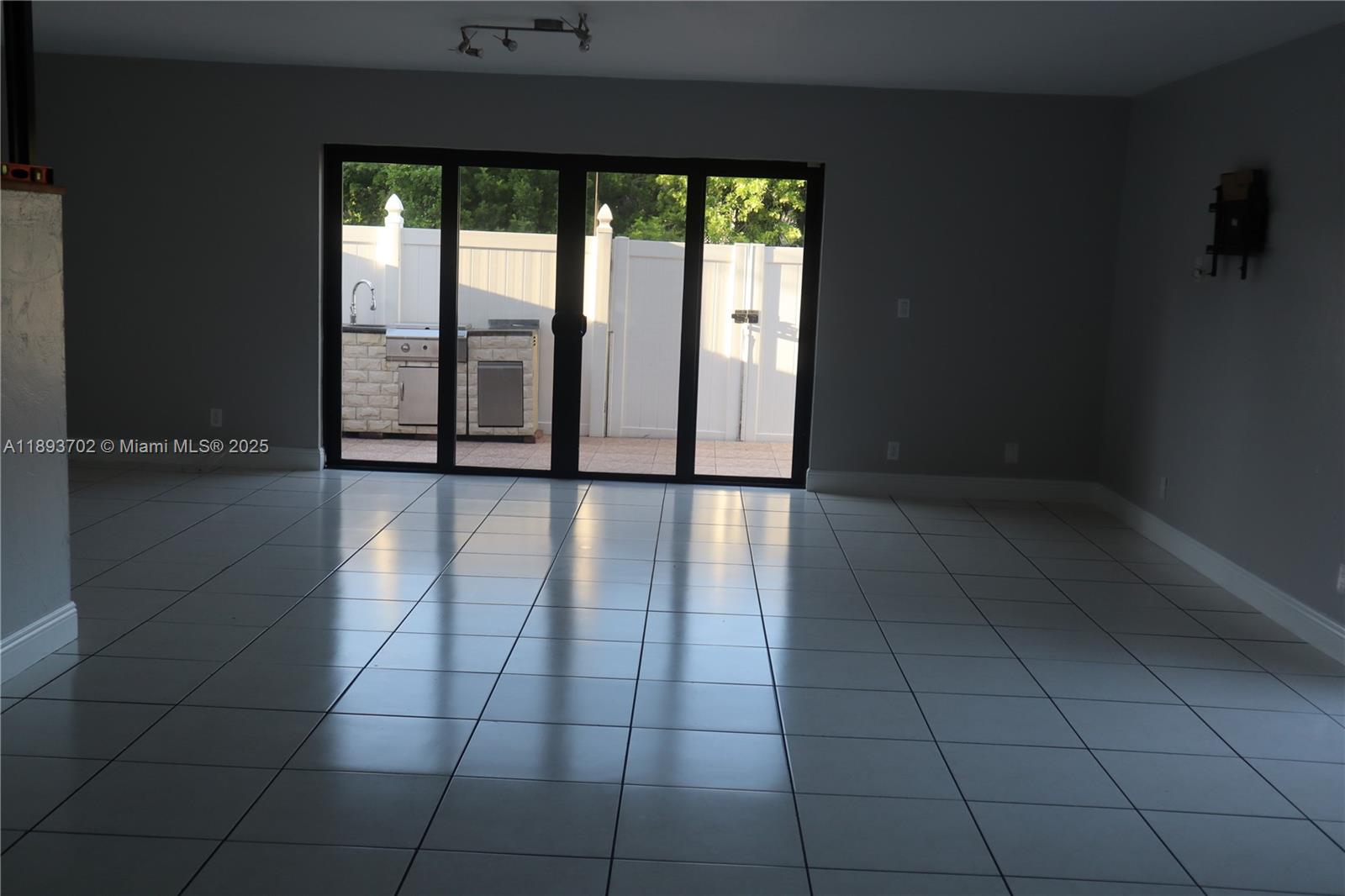 GATELAND RESIDENTIAL PLAT - Residential Lease