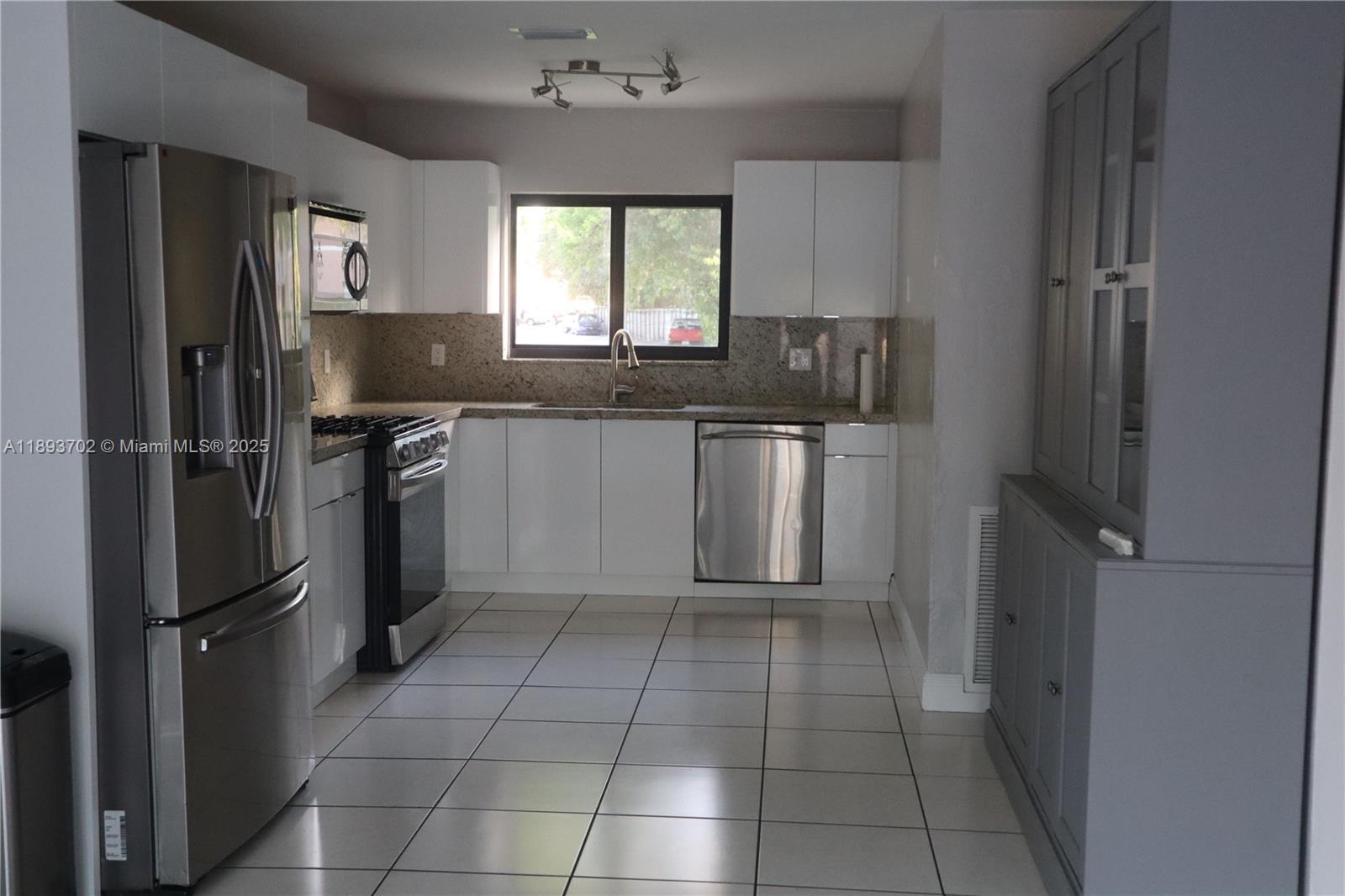 GATELAND RESIDENTIAL PLAT - Residential Lease