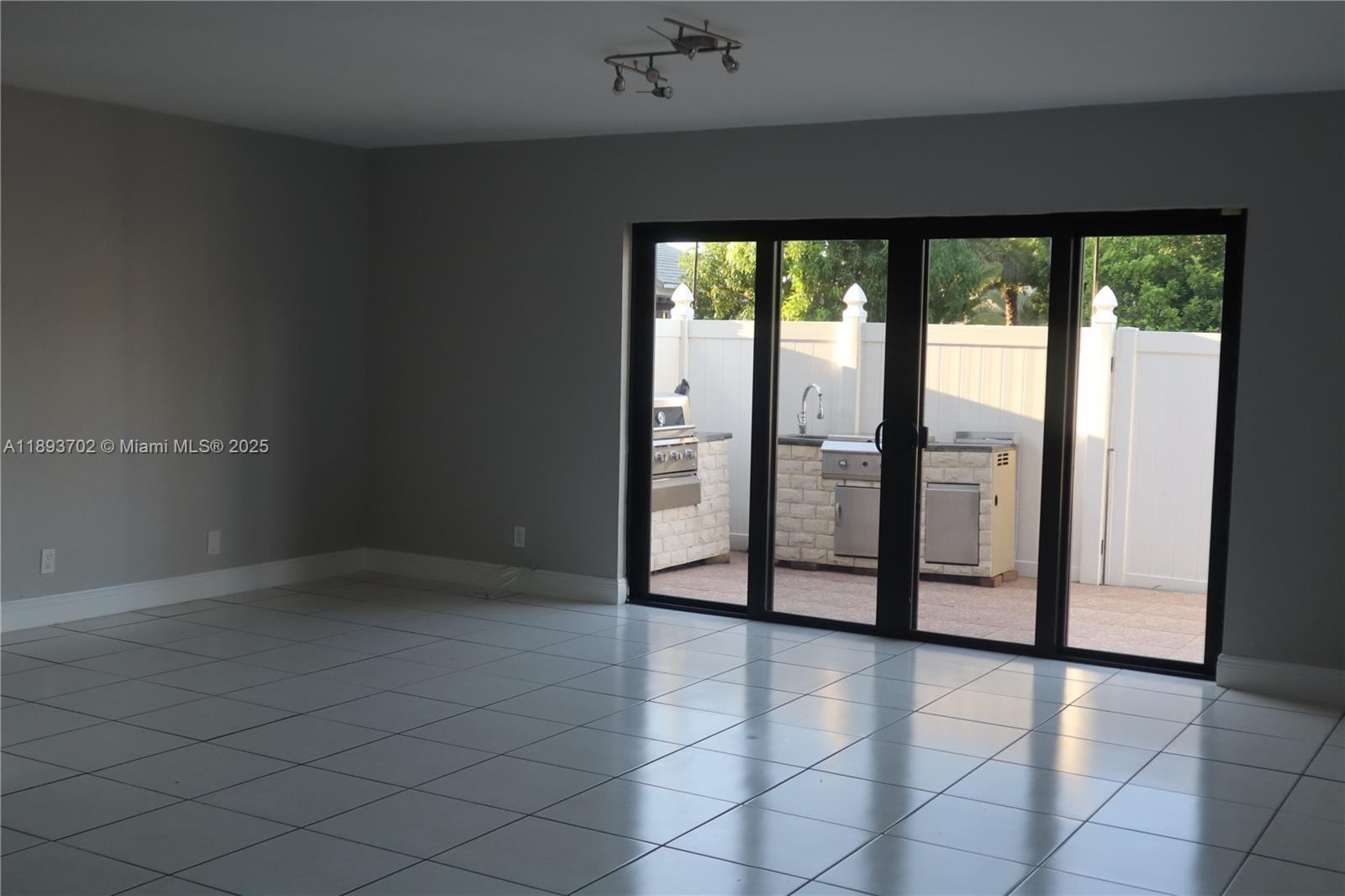 GATELAND RESIDENTIAL PLAT - Residential Lease