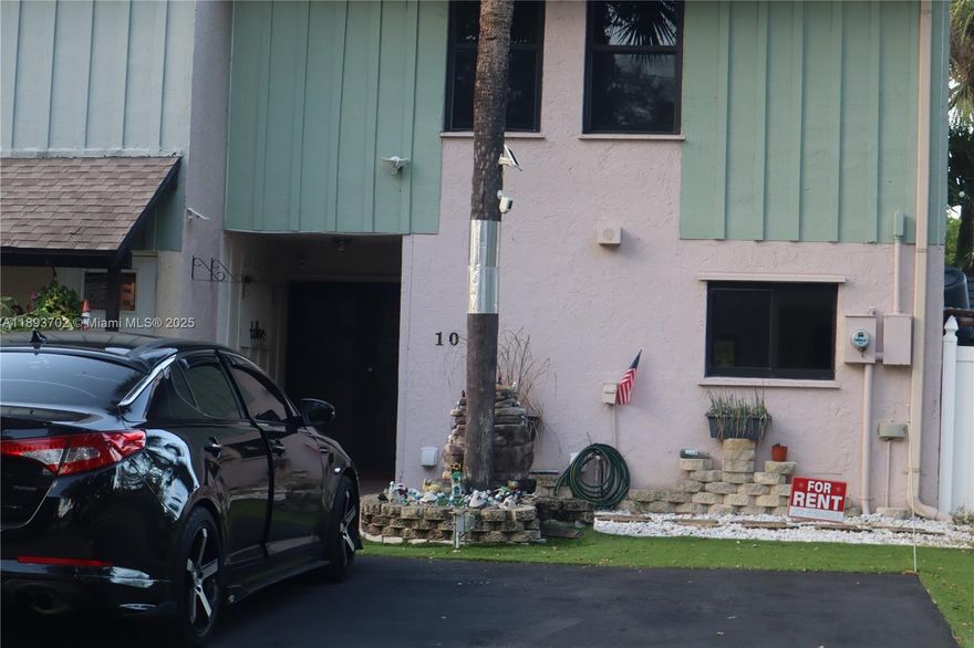 Beautiful Townhome in Davie!
Fantastic location close to shopping, top-rated schools, and major expressways. This spacious 3-bedroom, 2.5-bath corner unit is in excellent condition and features a great patio, perfect for relaxing or entertaining. Enjoy a separate laundry area, bright living spaces, and a welcoming family-friendly layout.
You must see it — ideal for a great family! *Landlord requests ONLY 2 months (1st month 1 month security deposit)