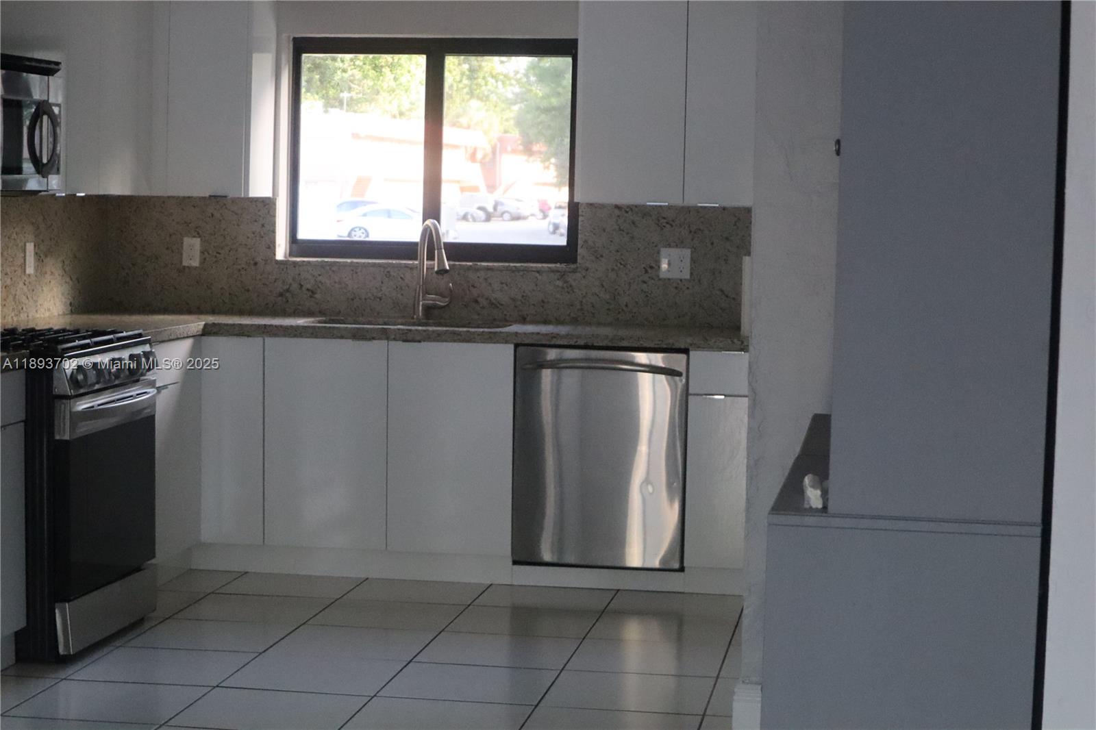 GATELAND RESIDENTIAL PLAT - Residential Lease