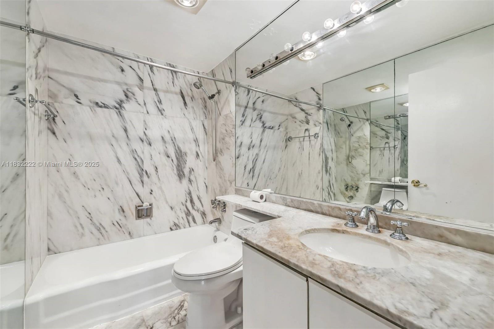 BRICKELL BAY TOWER CONDO - Residential Lease