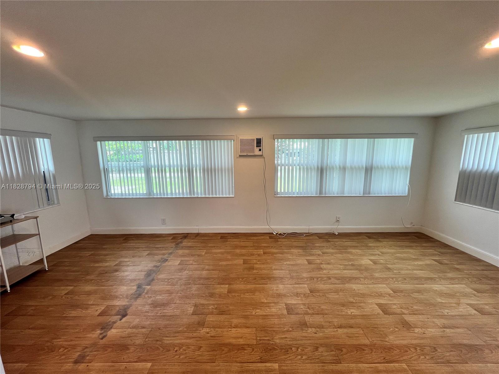 1115 NE 10th St 2