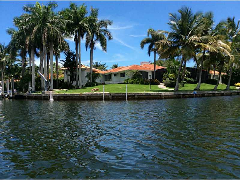 Beautiful house remodeled, point lot on two waterways located in the exclusive gate community of old cutler bay, modern extra large bedroom and bathroom, bamboo wood floor in the master suite and gourmet kitchen, it has top of the line appliances stailess appliances. 315 ST of waterfront, this is a gorgeous lot that has beautiful landscaping and numerous palm trees.