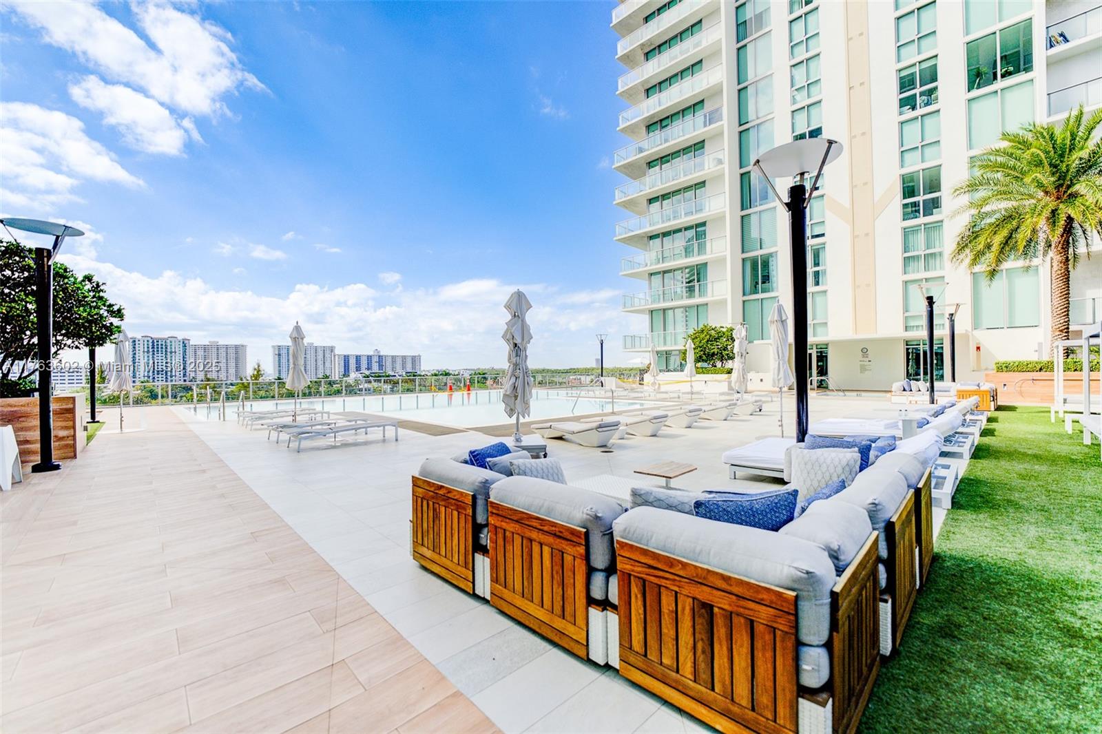 PARQUE TOWERS CONDO - Residential
