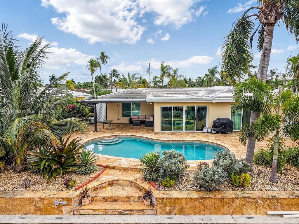 Photo of 281 SE 3rd Ct, Pompano Beach, FL 33060 (MLS # A11910688)