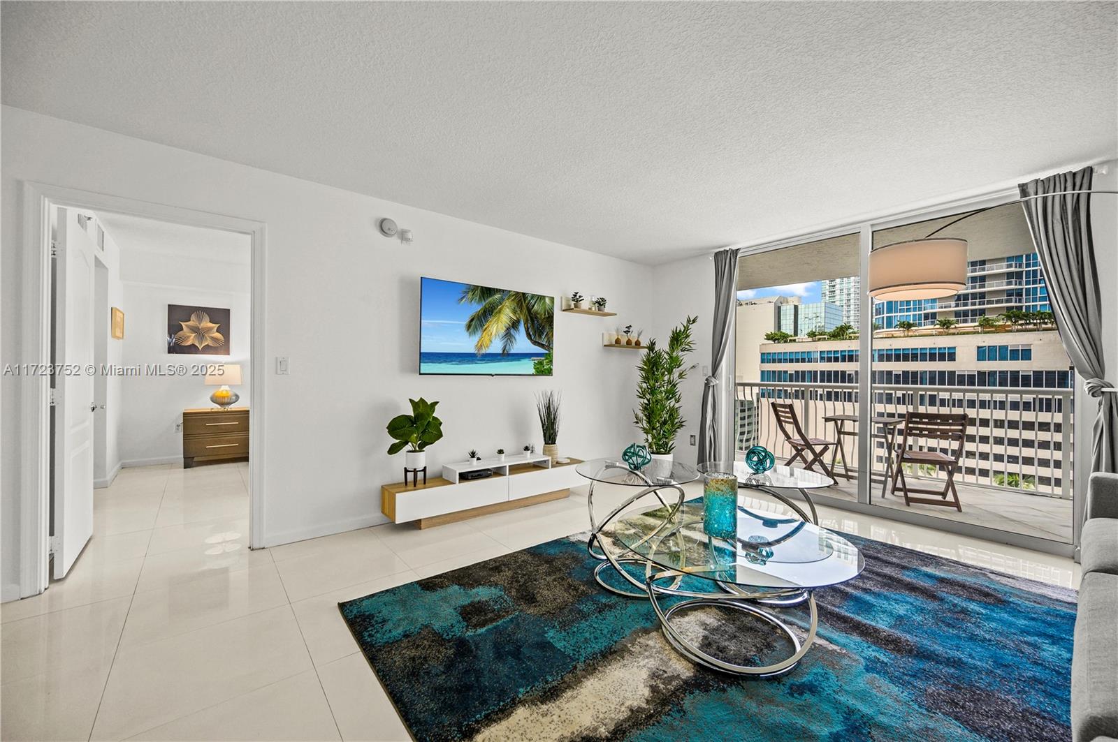 1200 Brickell Bay Dr 1920, Miami, Broward County, Florida - 1 Bedrooms  
1 Bathrooms - 