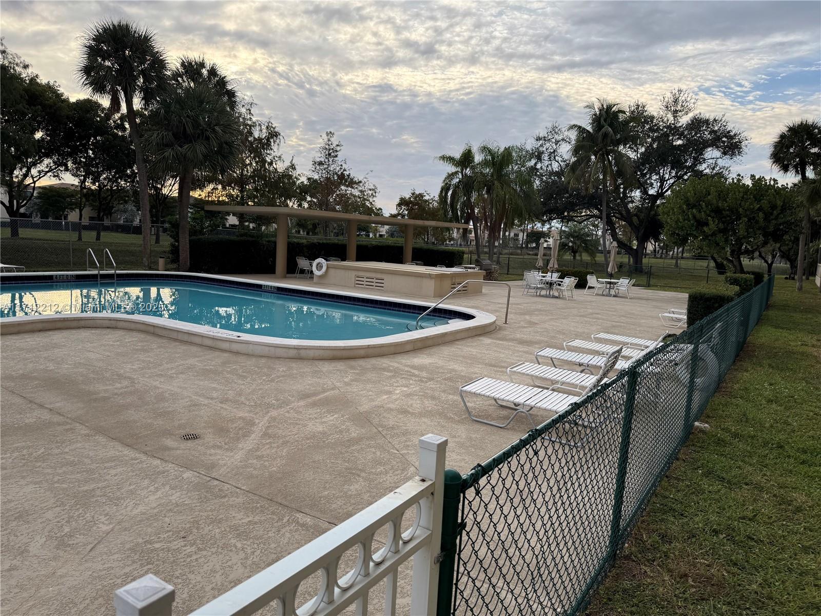 800 Ne 195th St 714, Miami, Broward County, Florida - 2 Bedrooms  
2 Bathrooms - 