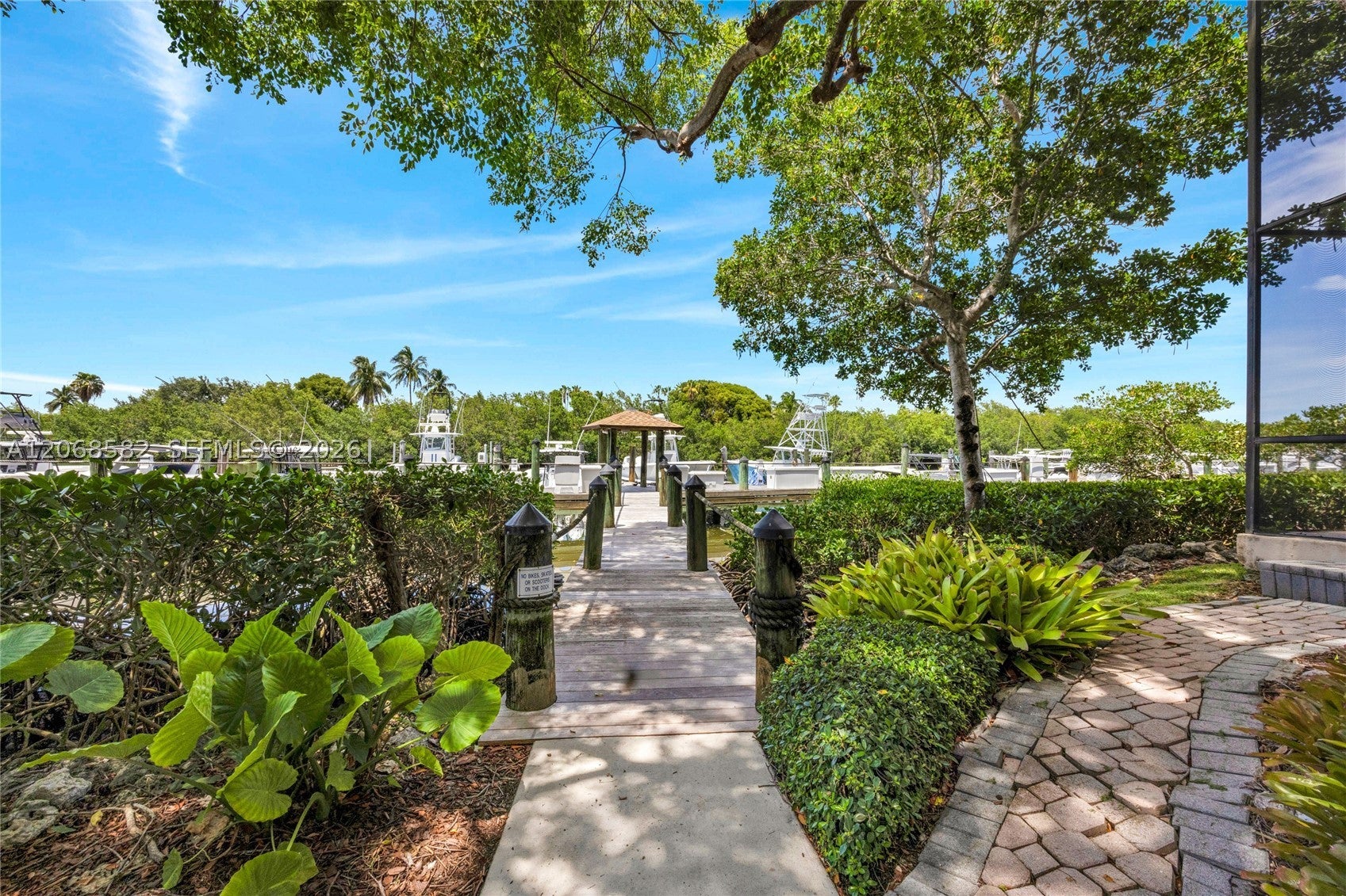5996 Paradise Point Dr