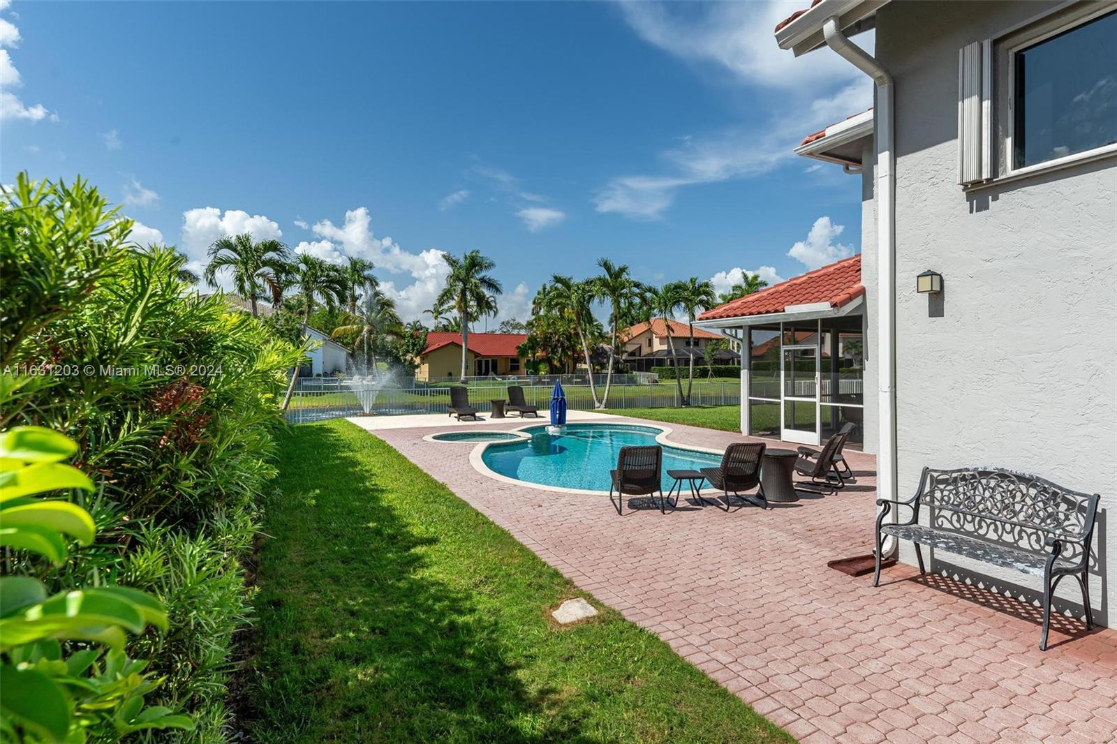 SILVER LAKES - Residential