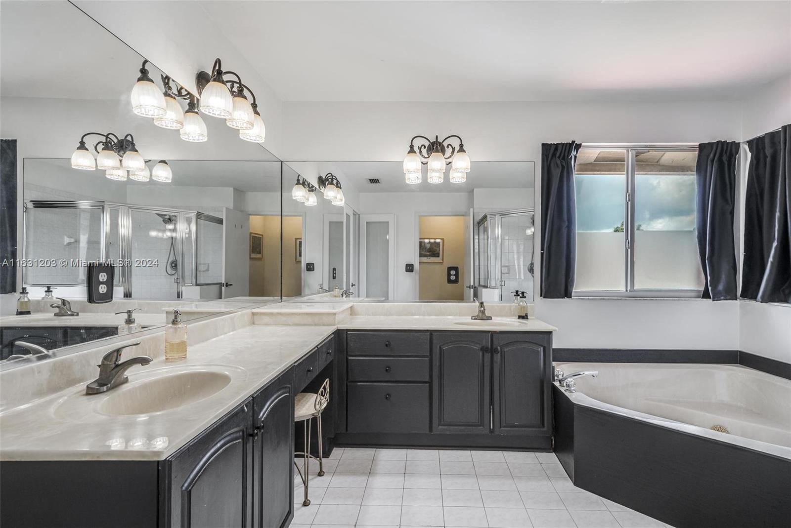 SILVER LAKES - Residential