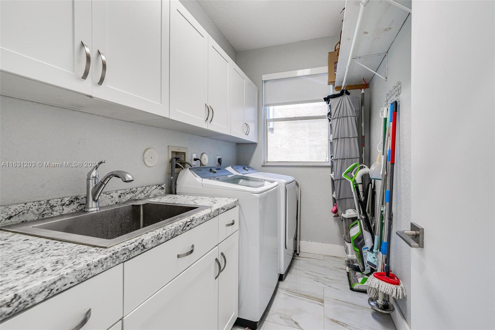 SILVER LAKES - Residential