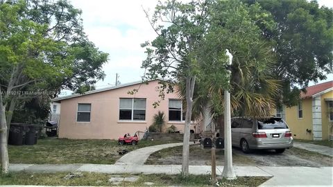Photo of 639 33rd St, West Palm Beach, FL 33407 (MLS # A11892171)