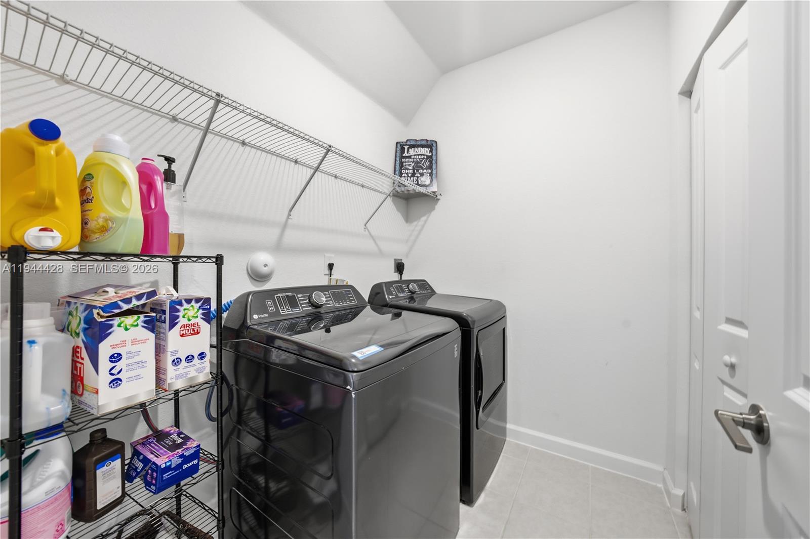VALENCIA ACRES - Residential
