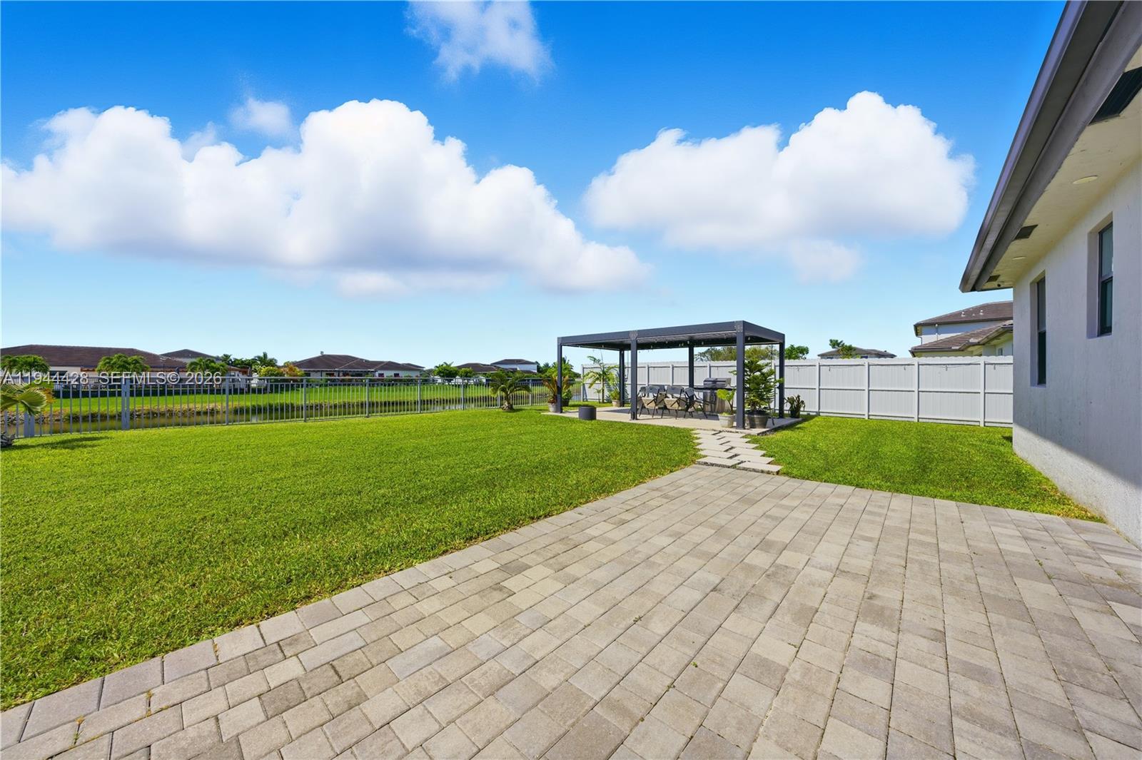 VALENCIA ACRES - Residential