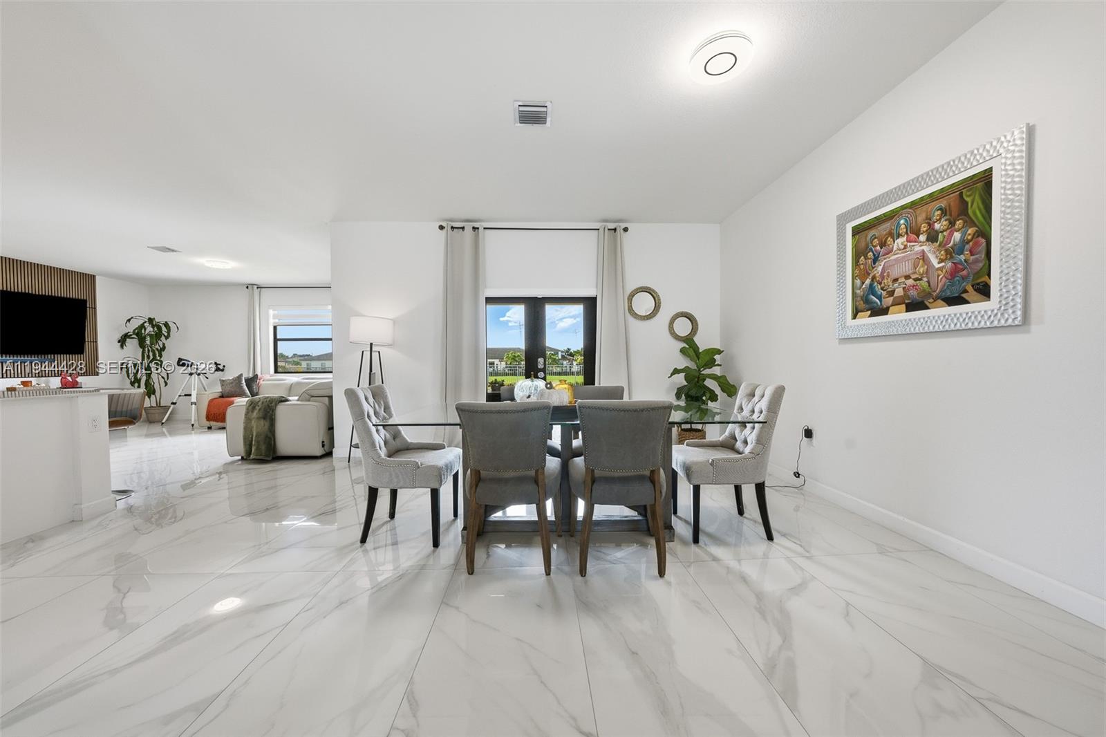 VALENCIA ACRES - Residential