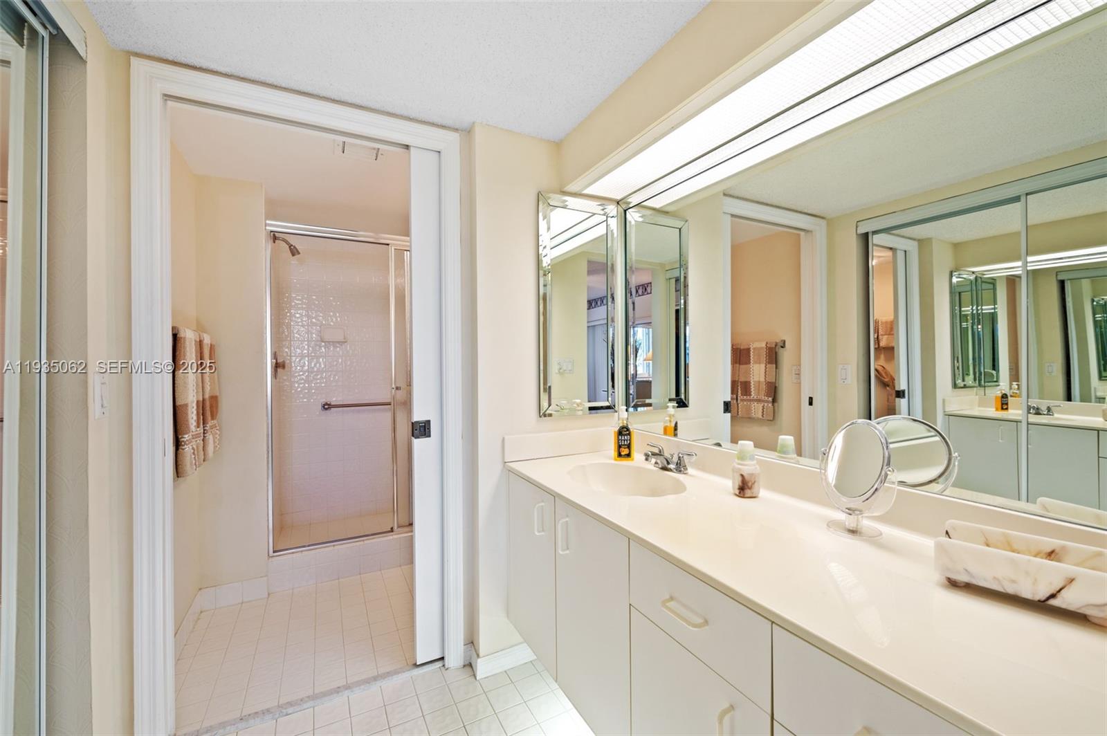 TRENT CONDOMINIUM G - Residential