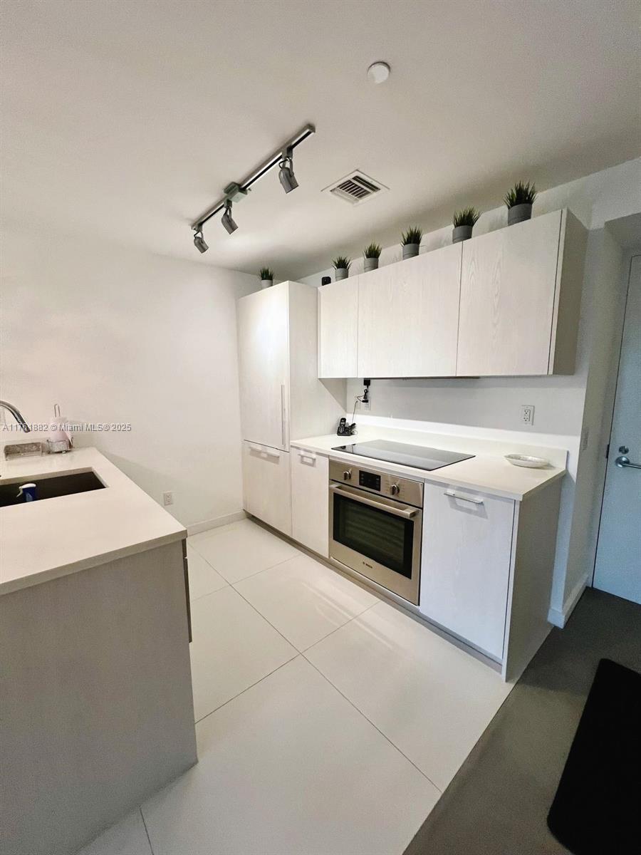 Rental Property at Address Not Disclosed, Miami, Broward County, Florida - Bedrooms: 1 
Bathrooms: 1  - $3,000 MO.