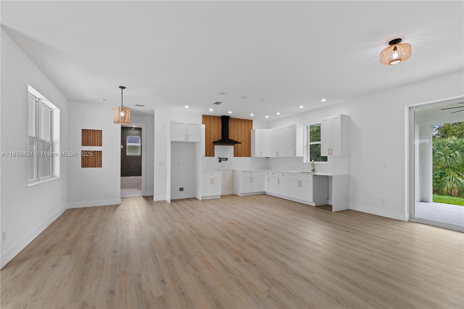 SUN N LAKES EST - Residential