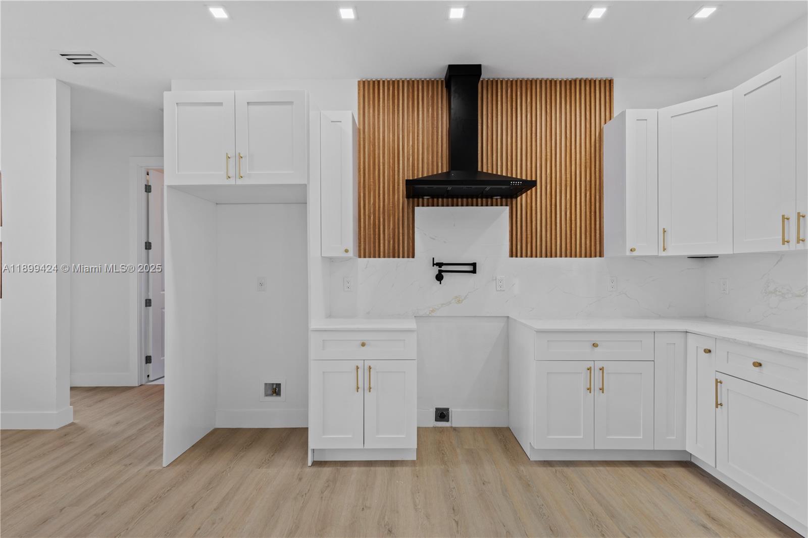 SUN N LAKES EST - Residential